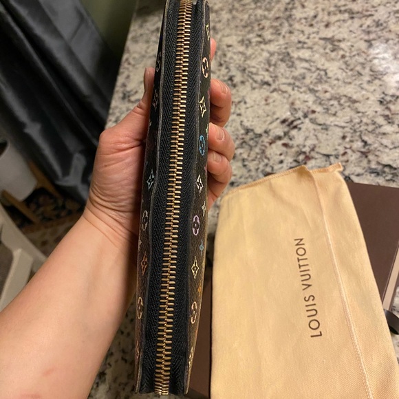 Authentic Louis Vuitton Monogram-Multicolor Zippy Wallet. - Picture 7 of 16